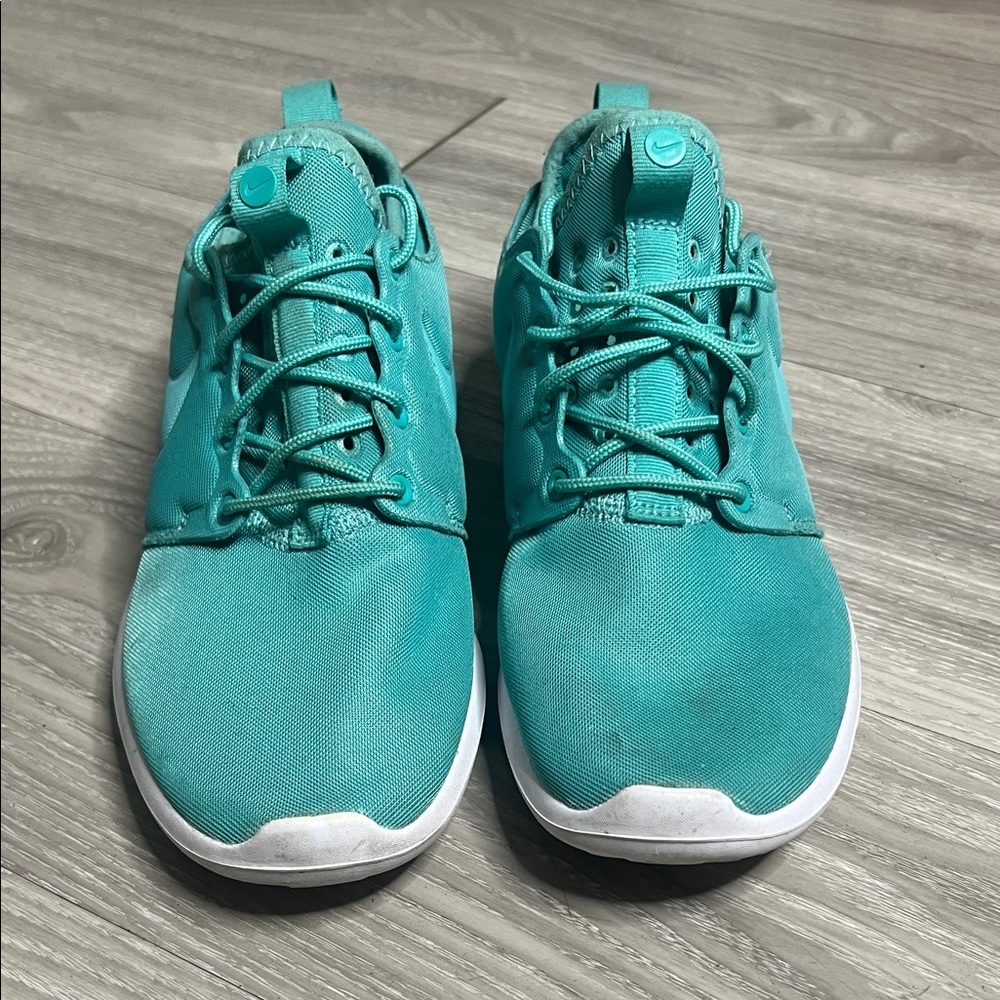 Nike Women's Teal Sneakers - Picture 2 of 11